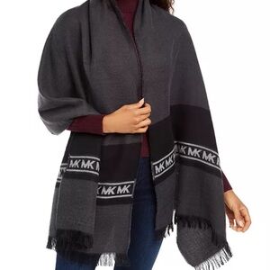 🎉HP🎉 Women’s Michael Kors Logo Wrap Scarf in Charcoal Gray/Black